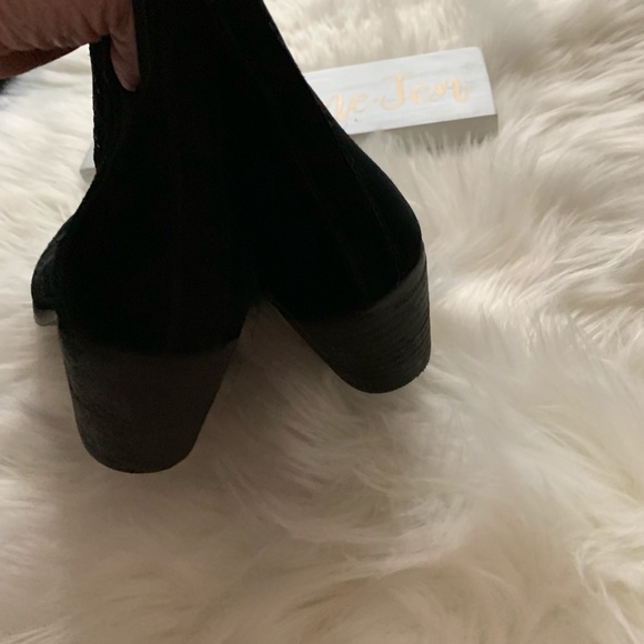 NWOT Fergie Embossed Western Ankle Boot - Picture 3 of 8